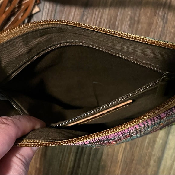 NWT serrv Crossbody, wristlet, shoulder bag. Three-in-one. - Picture 8 of 14